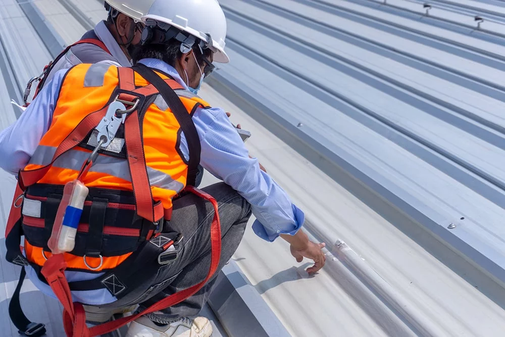 The Importance of Qualified Commercial Roof Inspectors<br />
